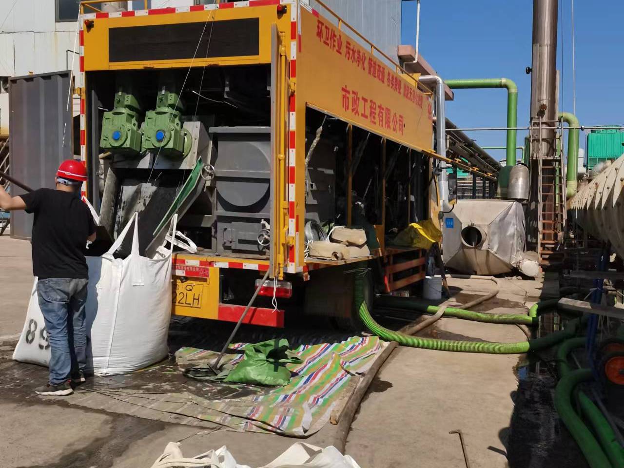 镜湖淤泥压干处理